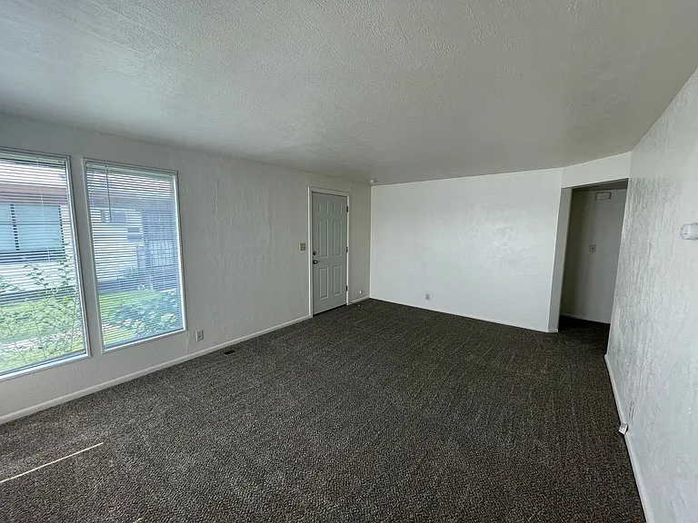 1019 W Lakeside Dr — Photo 10