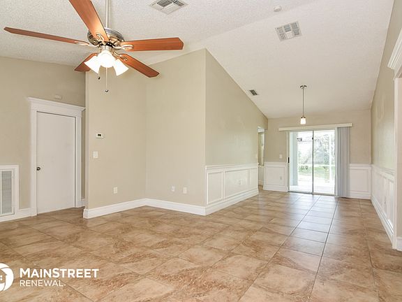 5th image of 10919 Rossiter Ave