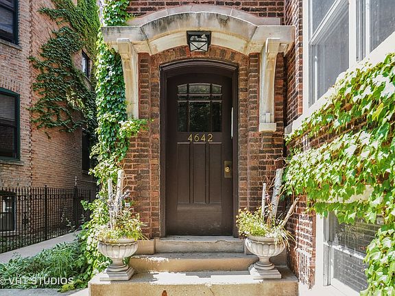 2nd image of 4642 N Malden St APT 1