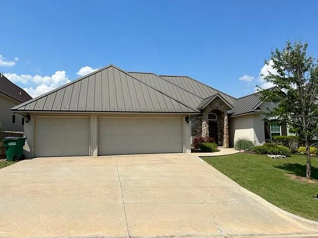 4 bed, 2250 sqft, $3,000 — Photo 2
