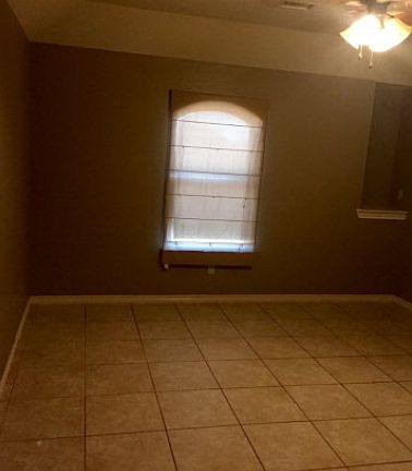4th image of 2720 Oak Manor Dr