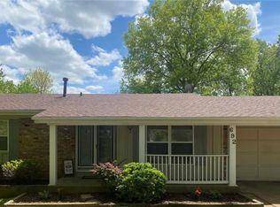 692 Woodrun Ct, Ballwin, MO 63021