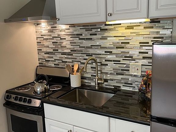 3rd image of 361 S Oakland Ave #6