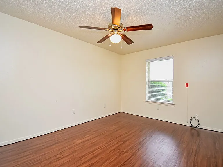 100 Sunset St — Photo 11