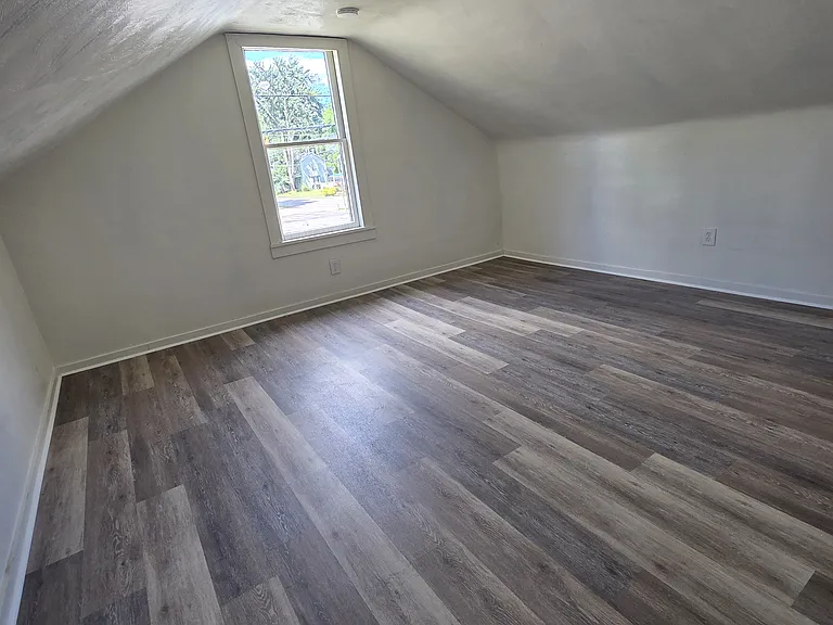 1045 Pittsburgh Ave — Photo 14