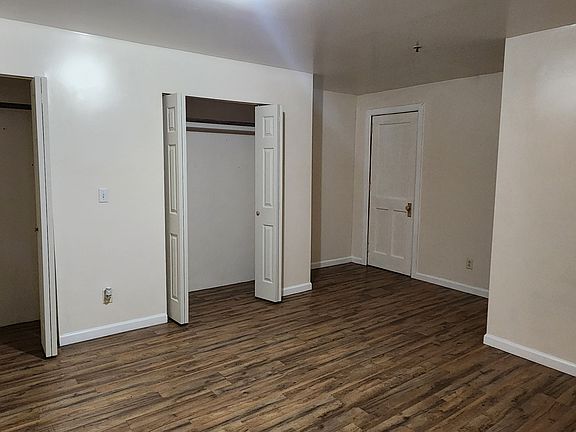 5th image of 408 Lewis Rd #8