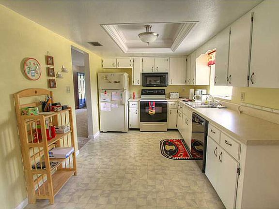 3rd image of 619 Dakota Ave
