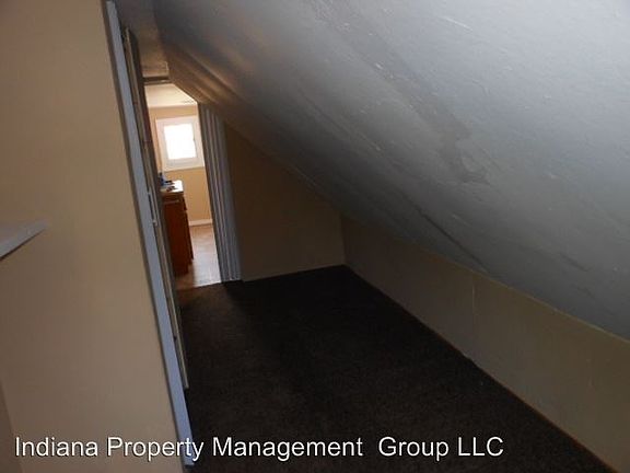 2nd image of 244 1/2 N Holmes Ave