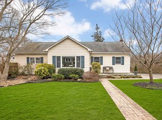 27 Blythe Rd, Ronkonkoma, NY 11779
