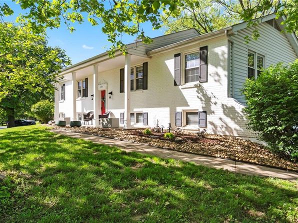 6423 NW Melody Ln, Parkville, MO 64152