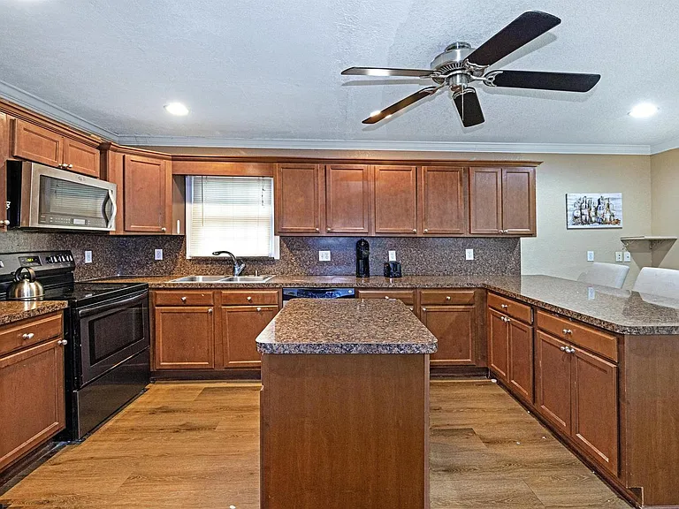 728 Saybrook Cir NW — Photo 15