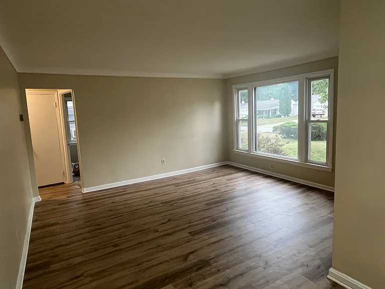 1208 Eastwood Ave — Photo 2