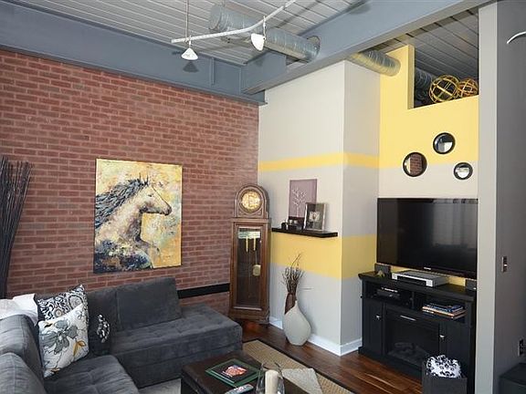 3rd image of 515 W Main St #211