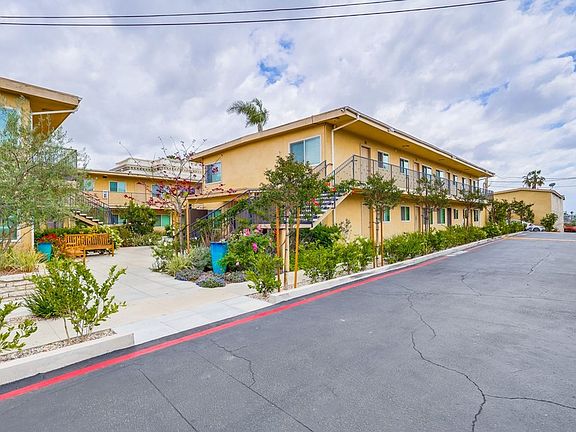 3rd image of 3528 W Adams Blvd APT 43
