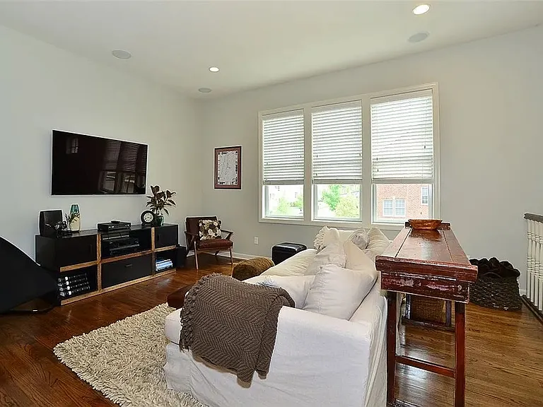 202 Venango Trl — Photo 15