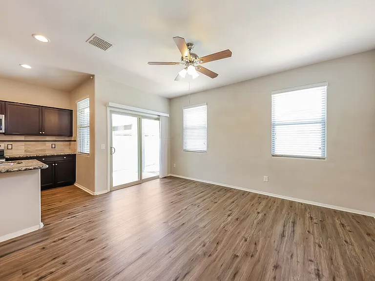 2444 W Tamarisk Ave — Photo 3