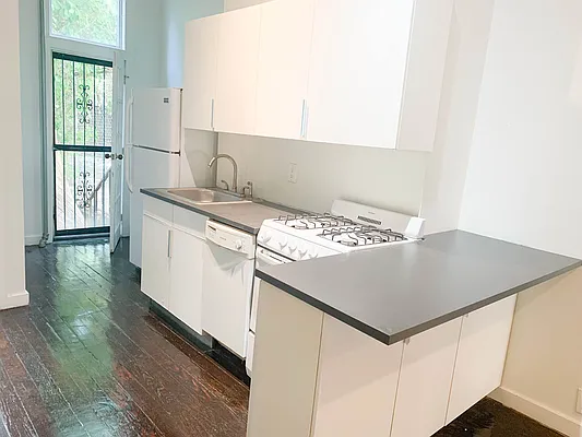 Rented by Ulas Real Estates Inc | media 4