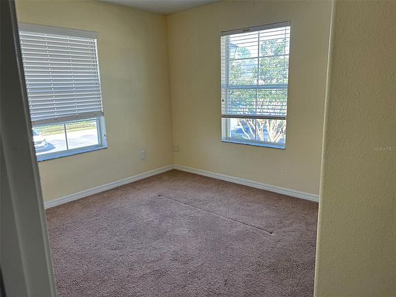 5th image of 241 Carina Cir