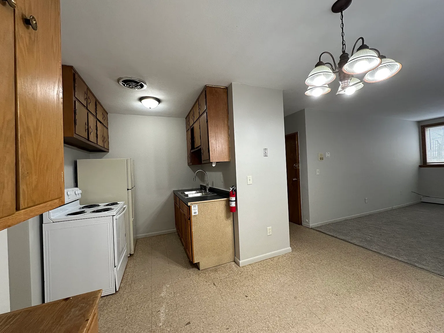 2 bed, 1.5 bath, 1000 sqft, $1,350 — Photo 2