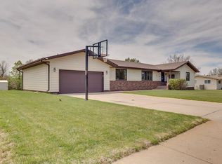 518 Elizabeth Ln, Mccook, NE 69001