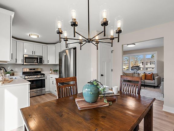 5th image of 16201 Glengary Ct W