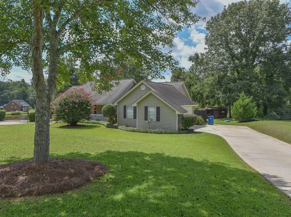 108 Larkspur Ln, Greenwood, SC 29649