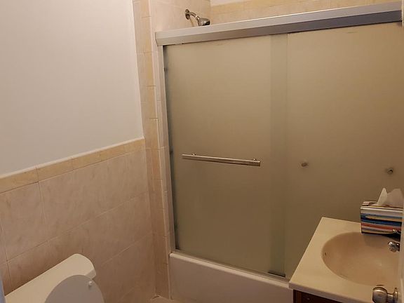 4th image of 101 Hillcrest Dr APT A