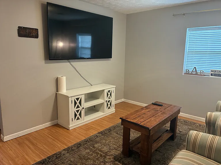 111 Phyllis Dr — Photo 16