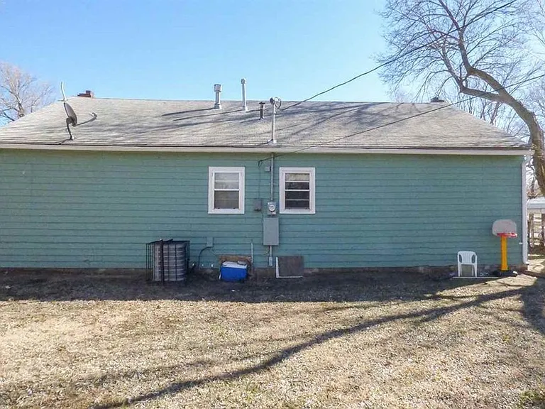 2614 E Shadybrook Ln — Photo 3