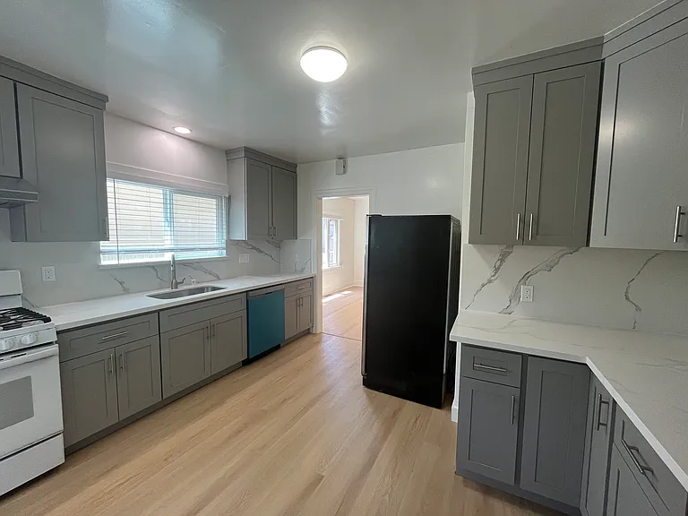 529 Stannage Ave — Photo 5
