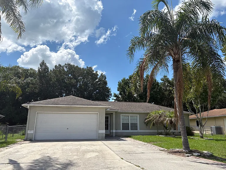 305 Colonade Ct — Photo 1
