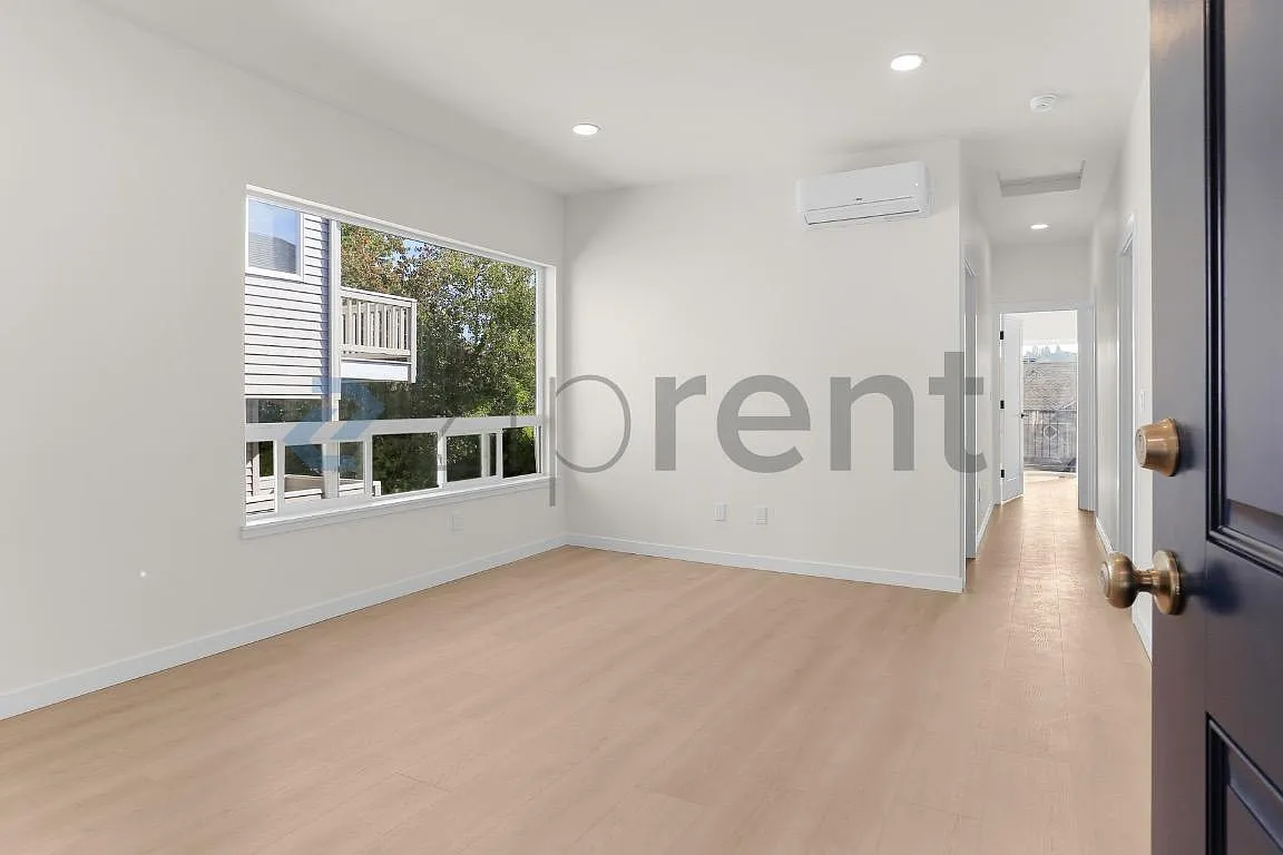 3 bed, 1040 sqft, $3,495 — Photo 2
