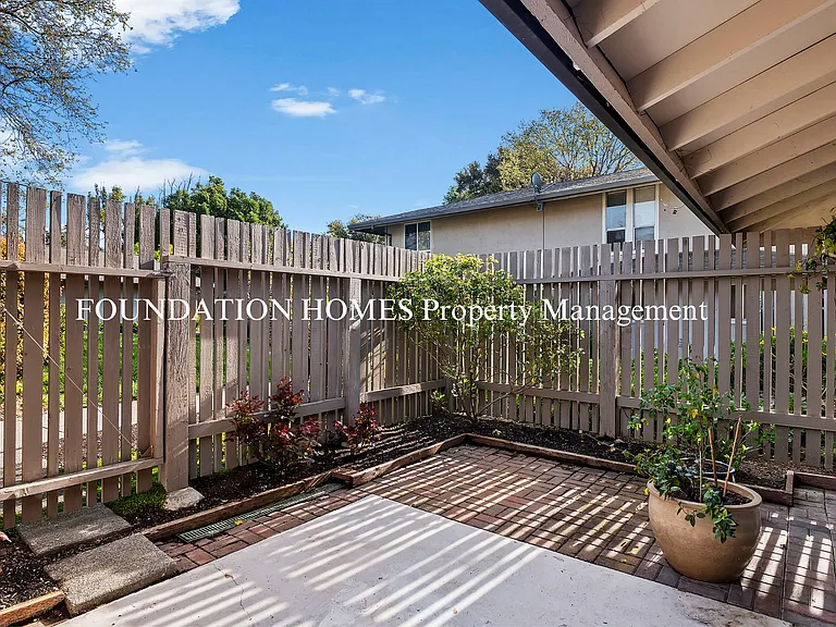 158 Roundtree Blvd — Photo 13
