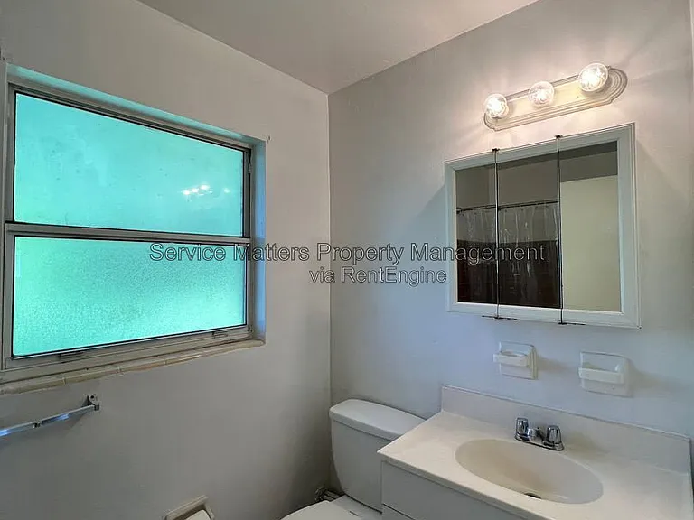 121 Berkley Dr — Photo 15