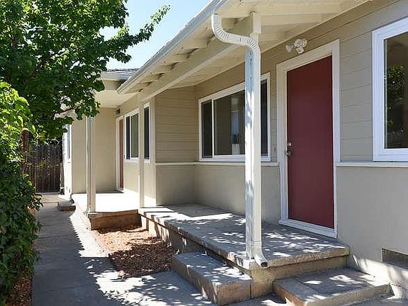 4th image of 935 Rose Ave