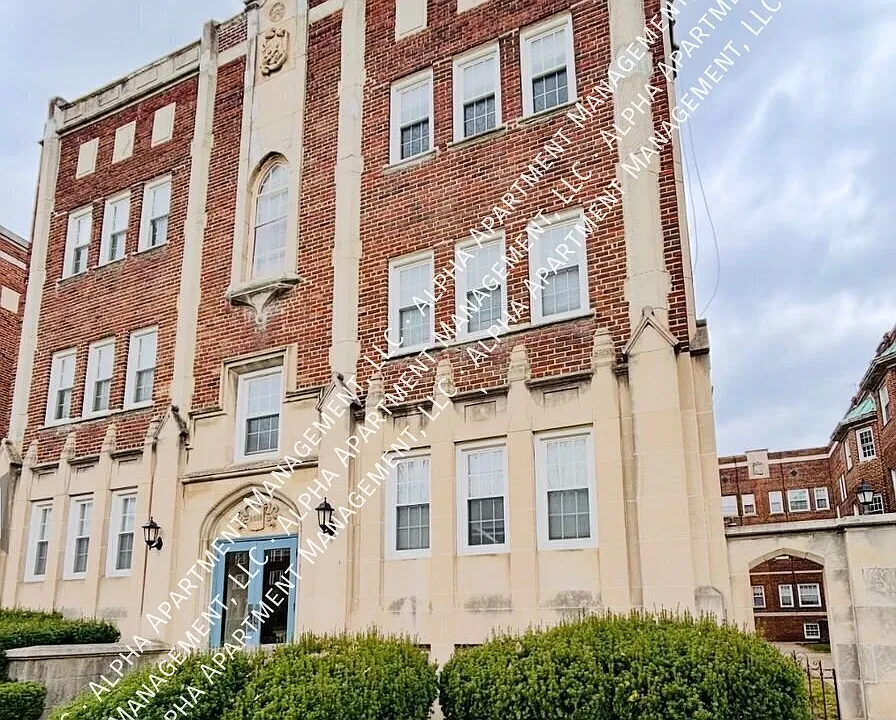 2626 N Moreland Blvd #8