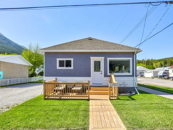 13302 N 17th Ave, Crowsnest Pass, AB T0K 0E0