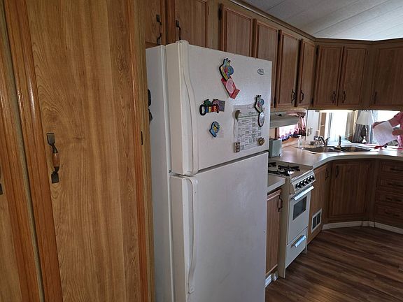4th image of 9207 Bolton Ave #94