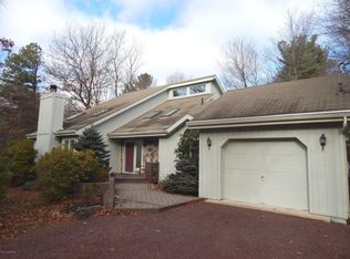 321 Long View Ln, Pocono Pines, PA 18350