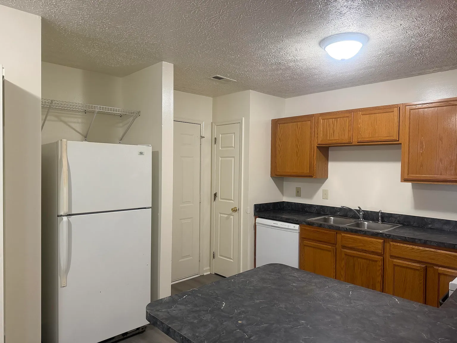 3 bed, 2.0 bath, 1207 sqft, $1,895 — Photo 4
