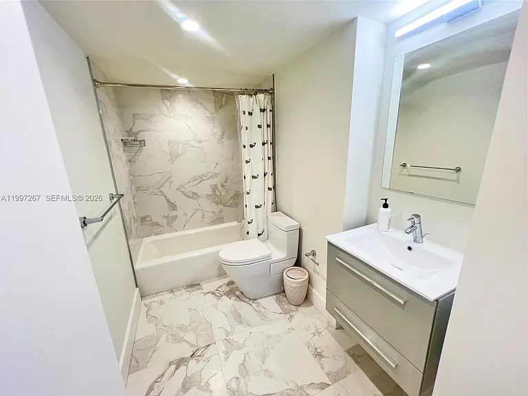 7832 Collins Ave #304 — Photo 9