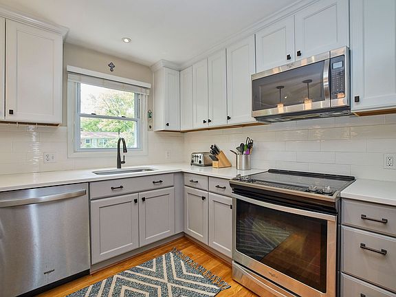 2nd image of 7903 Bayberry Dr