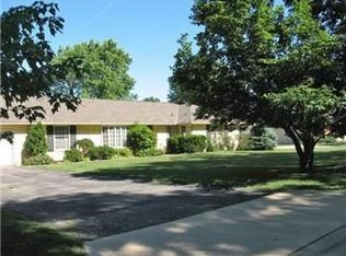 10319 Sagamore Ln, Leawood, KS 66206