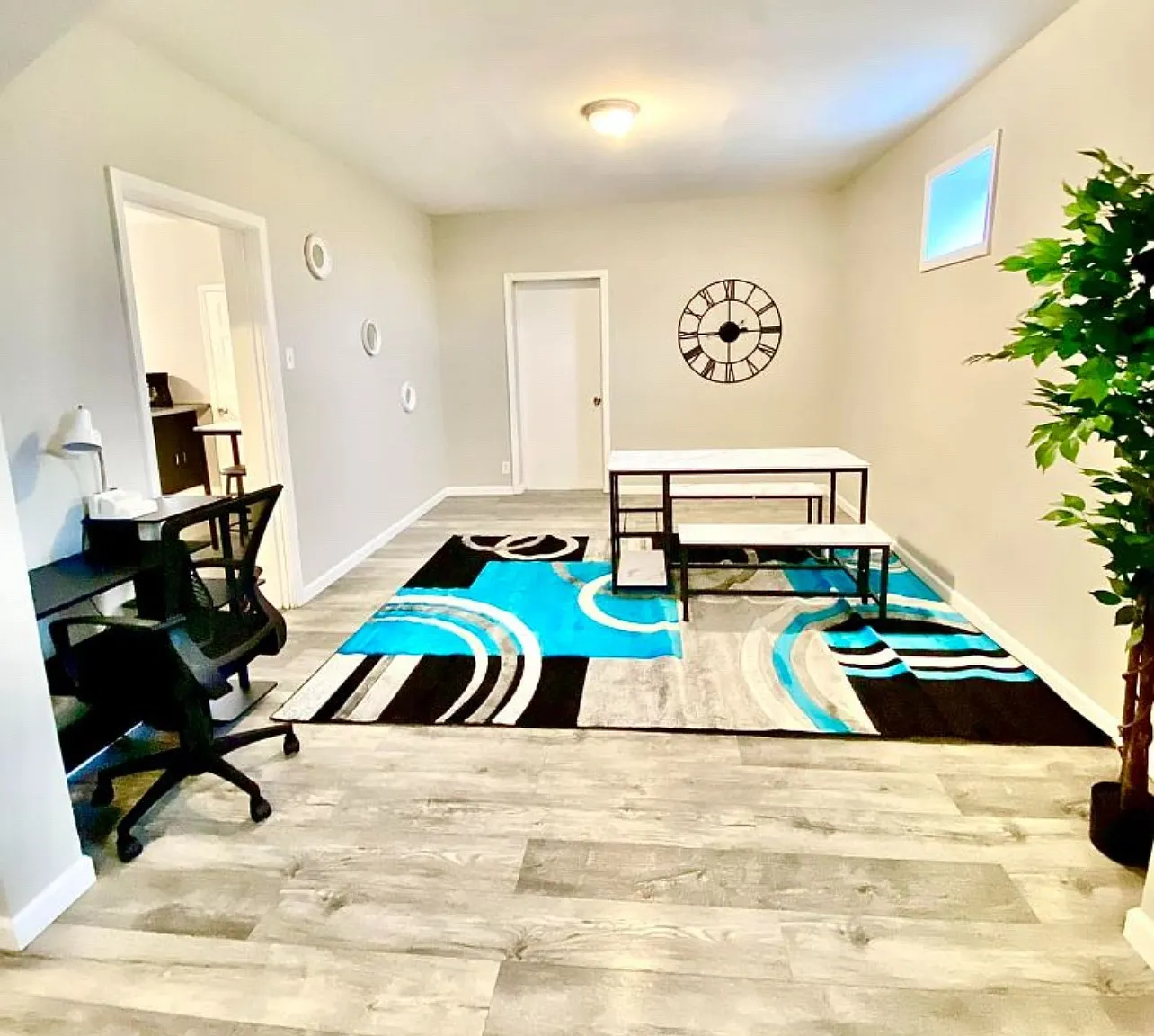 4559 Loughborough Ave — Photo 1