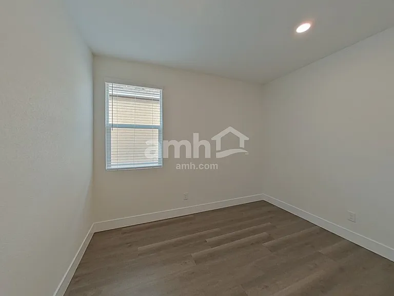 889 English Primrose St — Photo 13
