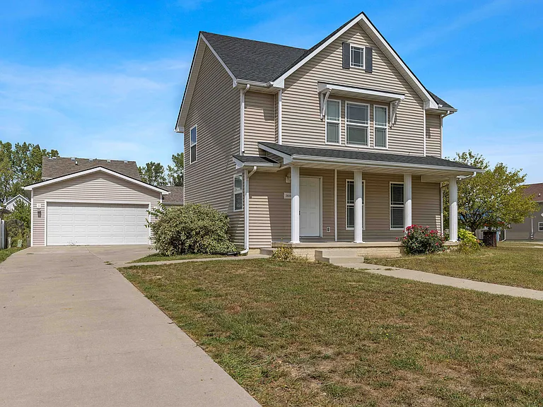2810 SW Reunion Dr — Photo 1