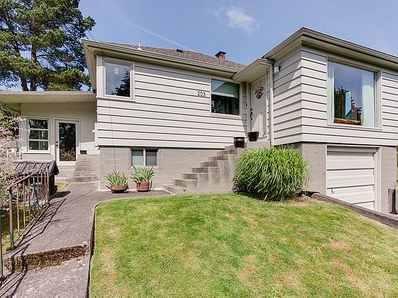 2nd image of 203 Academy Dr