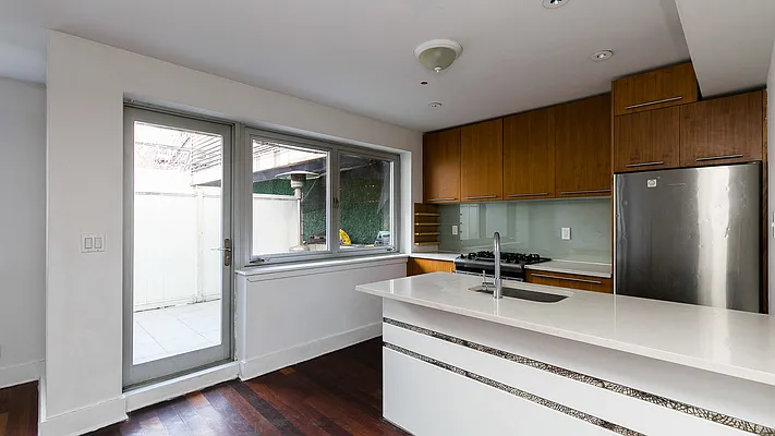 Rented by Nooklyn NYC LLC | media 13