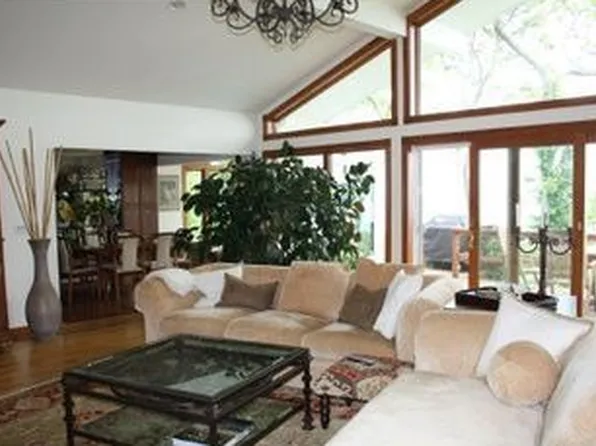 68 Oyster Shores Rd, East Hampton, NY 11937