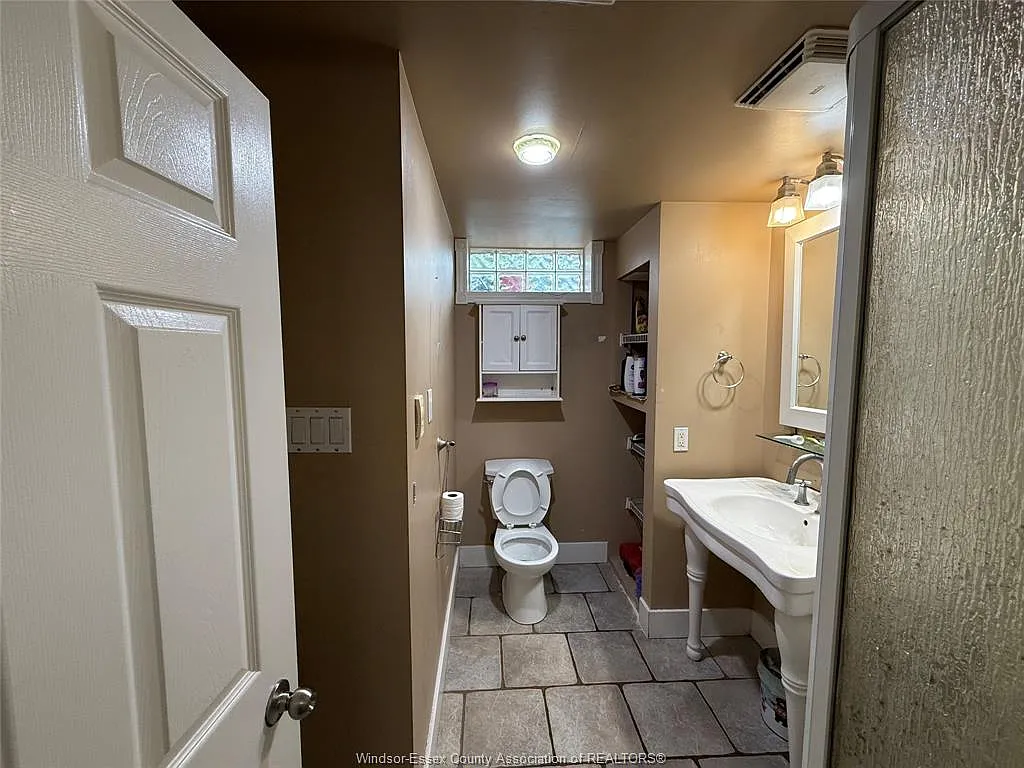 6 bed, $3,199 — Photo 4